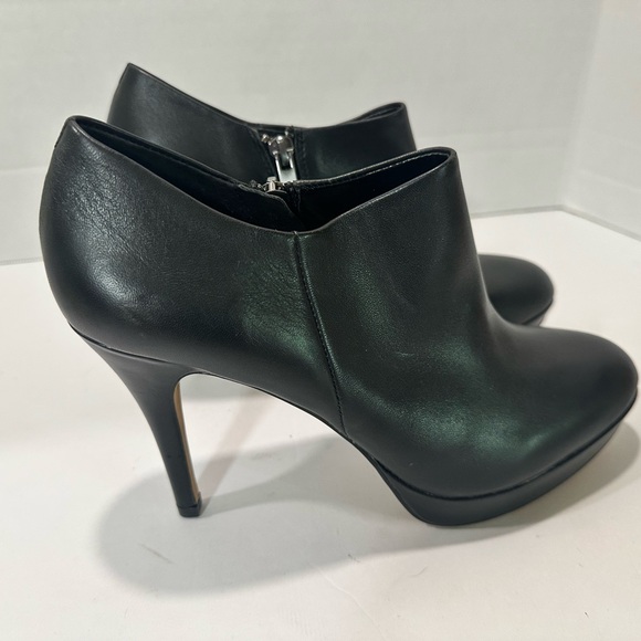 Vince Camuto black booties Women’s 8. Only tried on inside - Picture 1 of 7